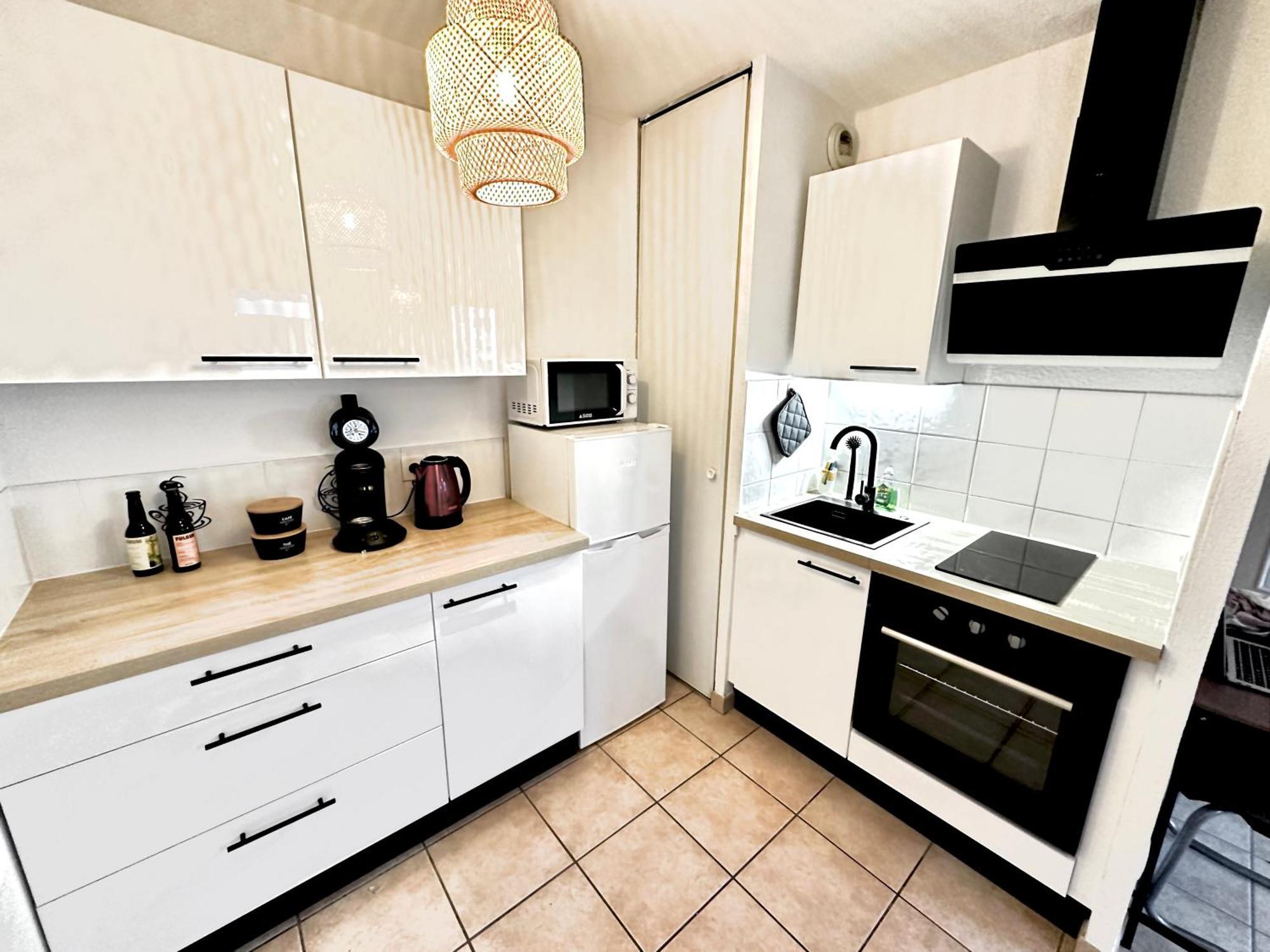 Superbe Appartement - Parking Gratuit - 4 Personnes Chambéry Exterior photo