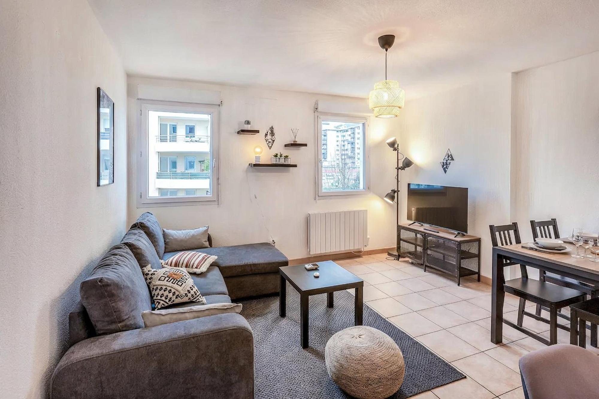 Superbe Appartement - Parking Gratuit - 4 Personnes Chambéry Exterior photo