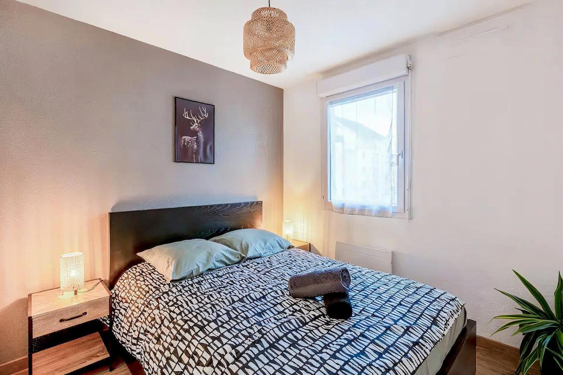 Superbe Appartement - Parking Gratuit - 4 Personnes Chambéry Exterior photo